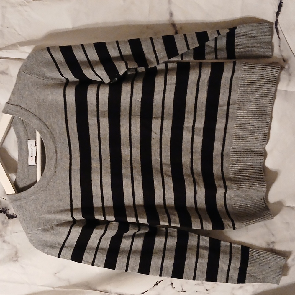 Liz Claiborne sweater PS 💜💜💜💜